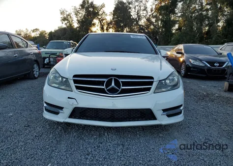 2014 Mercedes-Benz C 250 из США, поврежденный, VIN WDDGF4HB6EA952910